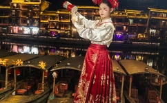 荡翁乱妇的艳情史